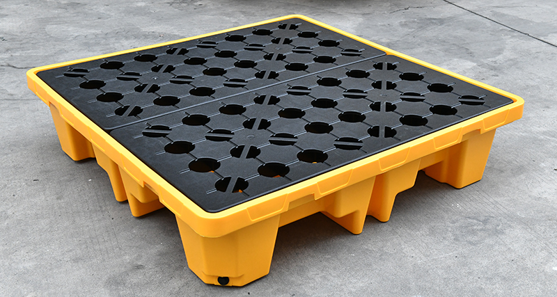 1300x1300x300 IBC spill containment pallet